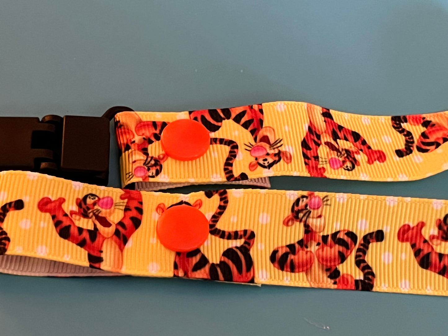 Tigger Paci Clip