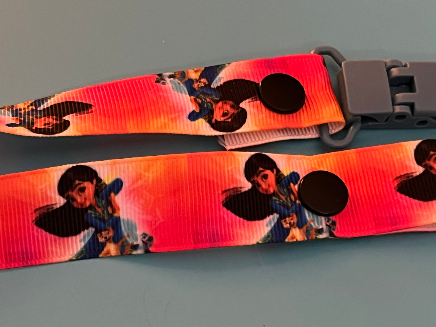 Royal Detective Paci Clip