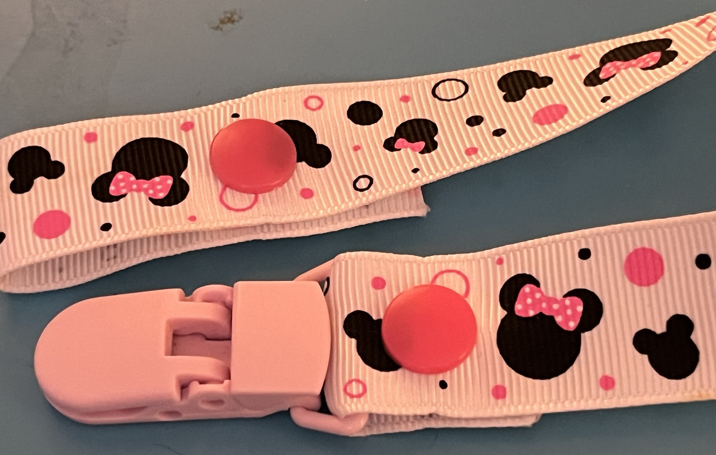 Minnie Mouse Heads Paci Clip