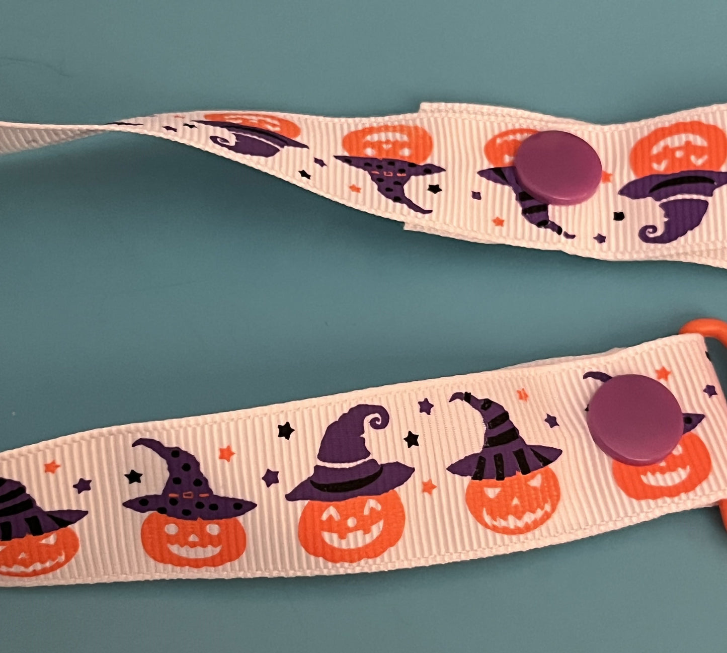 White Jack o'Latern Paci Clip