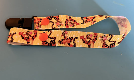 Tigger Paci Clip