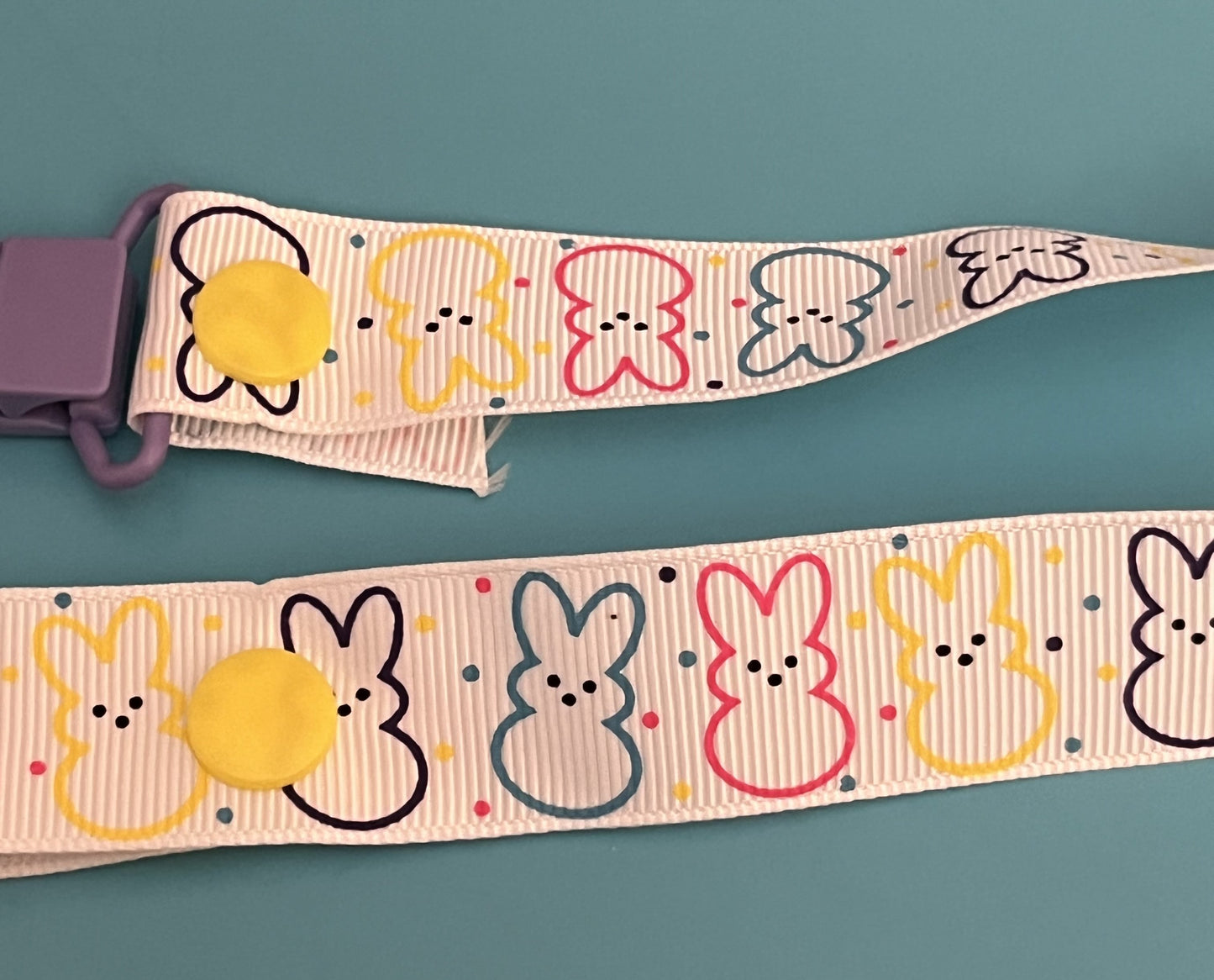 Outlined Peeps Paci Clip